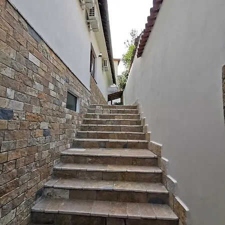 Frühstückspension Bujtina Valgent 3*