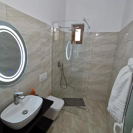 Bujtina Valgent بيرات