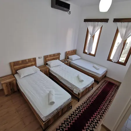 Bujtina Valgent לינה וארוחת בוקר 3*